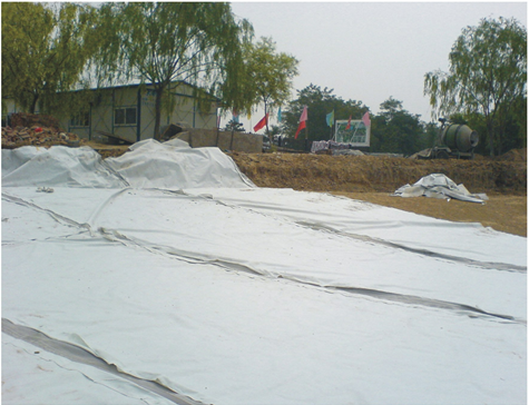 Geomembran Komposit dengan Geotekstil Nonwoven 200g/Sqm